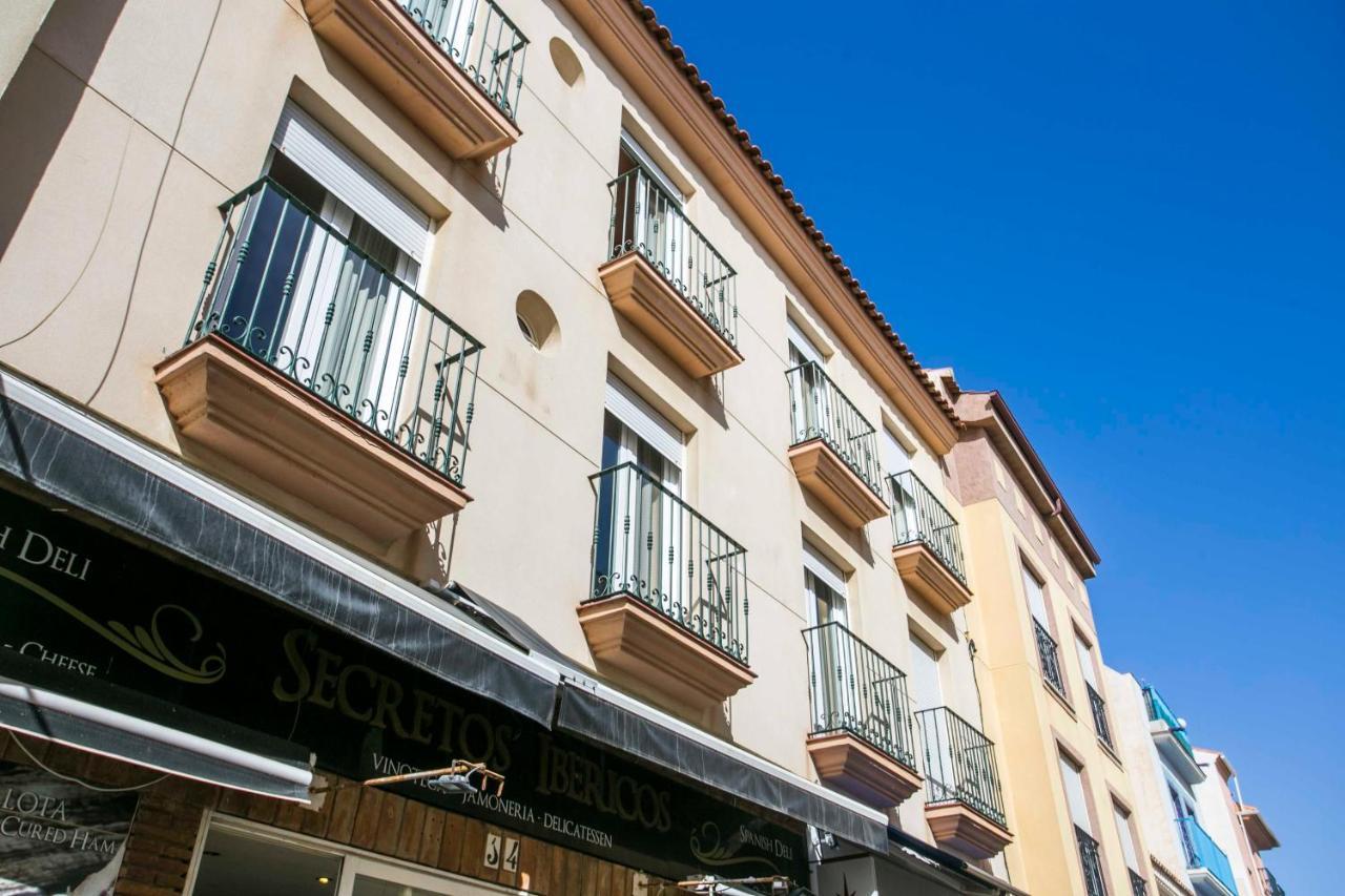 Apartamentos Vicenta Playa Carihuela Torremolinos Exterior photo