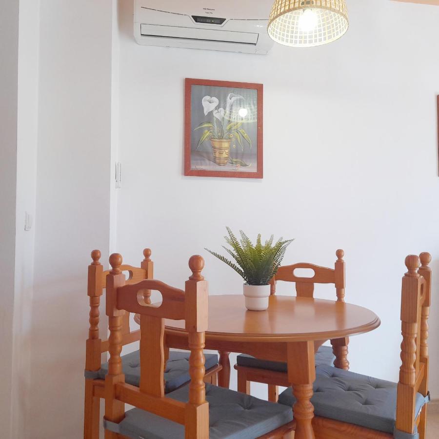 Apartamentos Vicenta Playa Carihuela Torremolinos Exterior photo