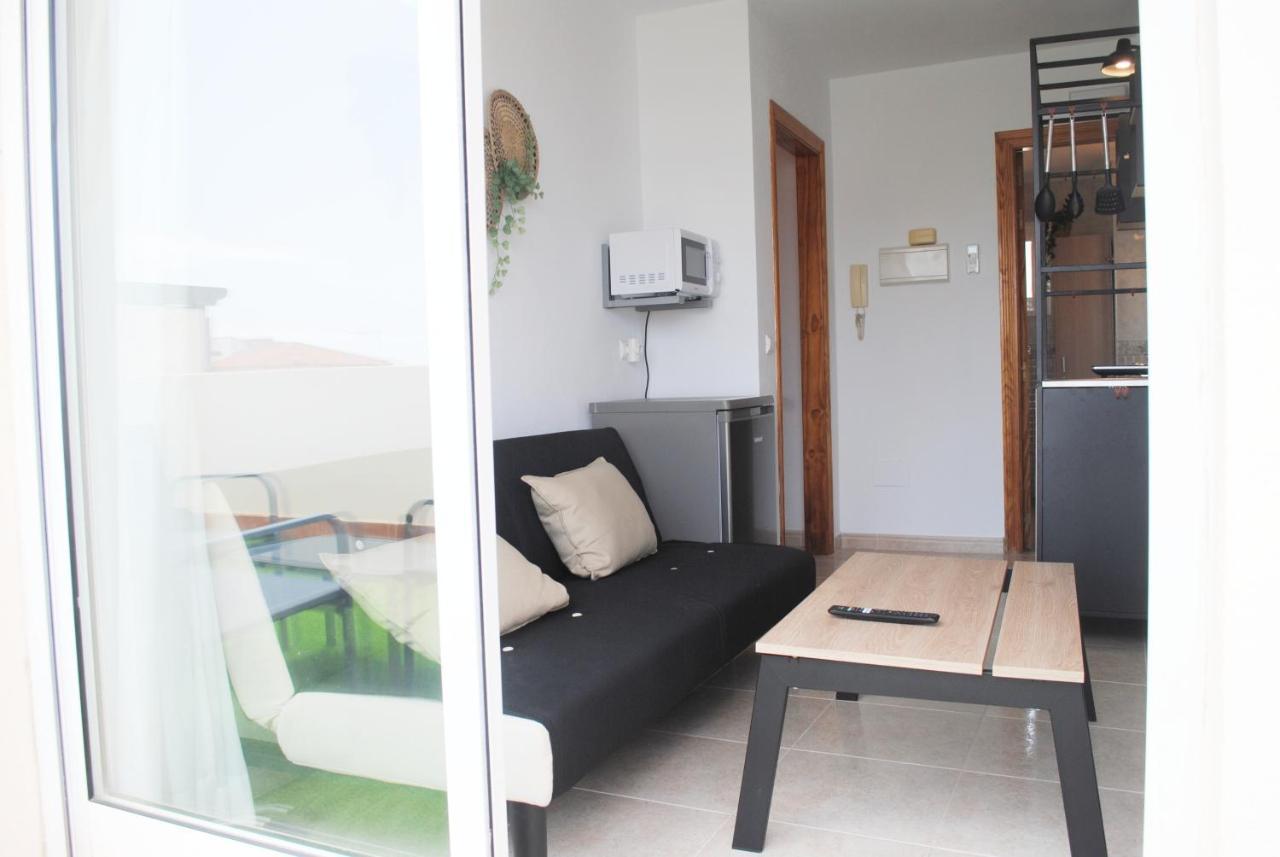 Apartamentos Vicenta Playa Carihuela Torremolinos Exterior photo