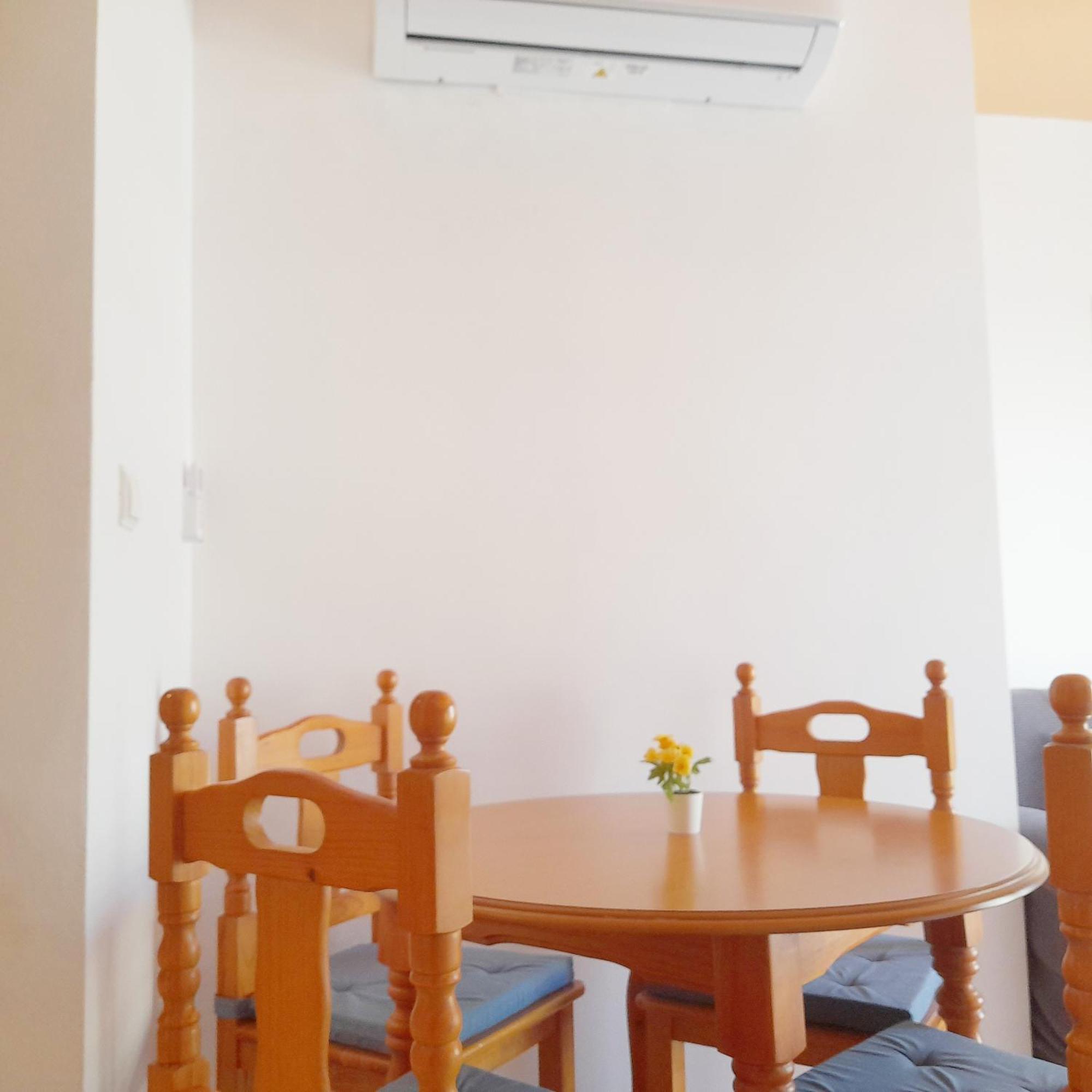 Apartamentos Vicenta Playa Carihuela Torremolinos Room photo