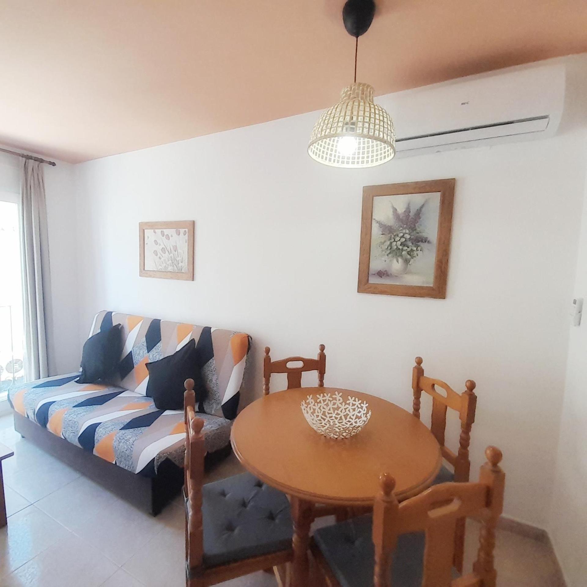Apartamentos Vicenta Playa Carihuela Torremolinos Exterior photo